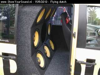 showyoursound.nl - De beukbus van Audio-system - flying dutch - SyS_2010_6_15_15_16_56.jpg - pDe voorkant netjes afgewerkt met panelen/p